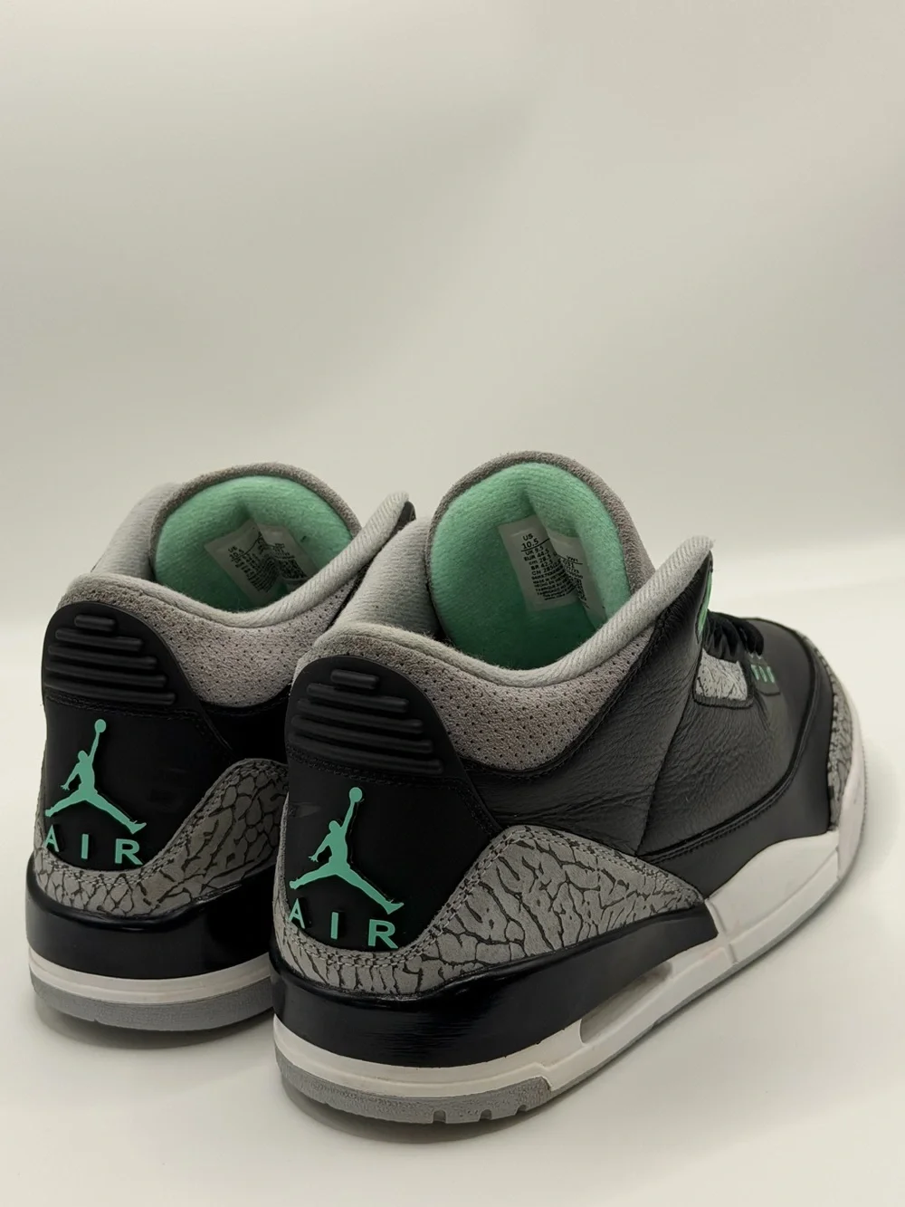 Air Jordan 3 Retro Green Glow Black Cement Men’s Size 10.5